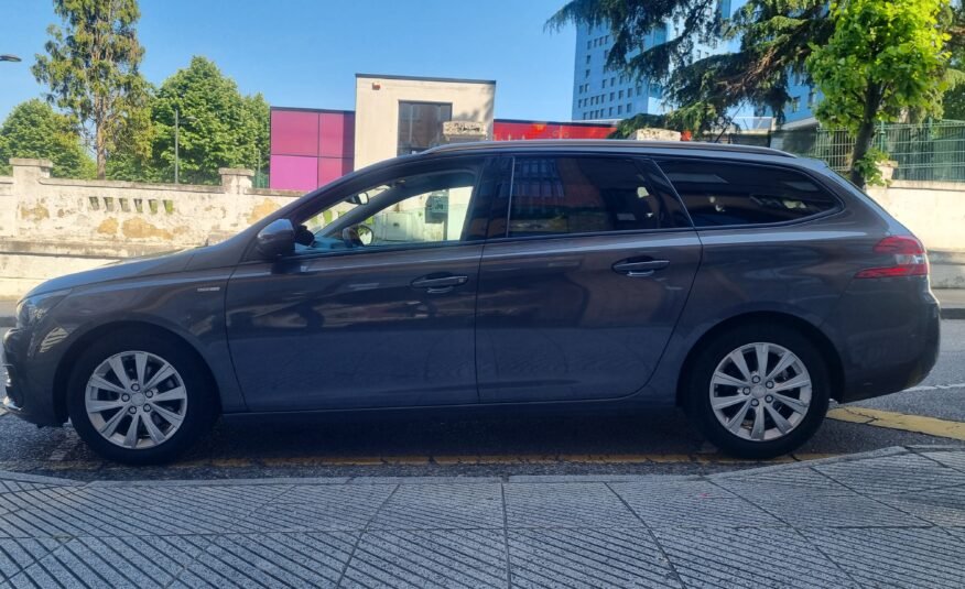 PEUGEOT 308 FaMILIAR 15 Hdi STYLE