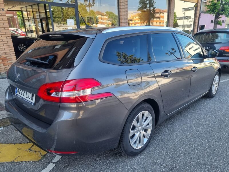 PEUGEOT 308 FaMILIAR 15 Hdi STYLE