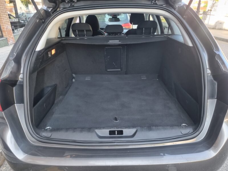 PEUGEOT 308 FaMILIAR 15 Hdi STYLE