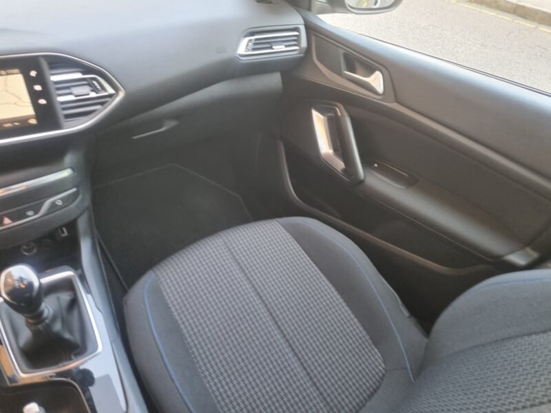 PEUGEOT 308 FaMILIAR 15 Hdi STYLE